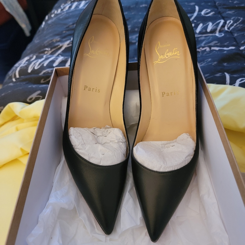 Authentic black red bottoms Christian louboutin👠37.5 box and dust bag included